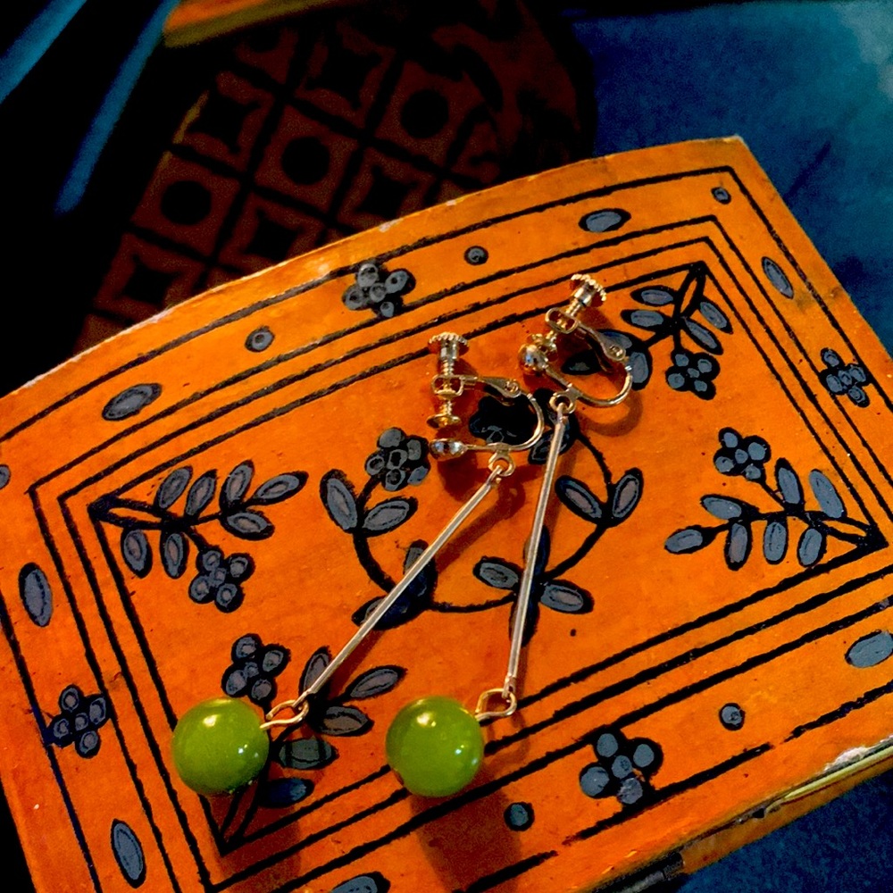 VTG Look Earrings